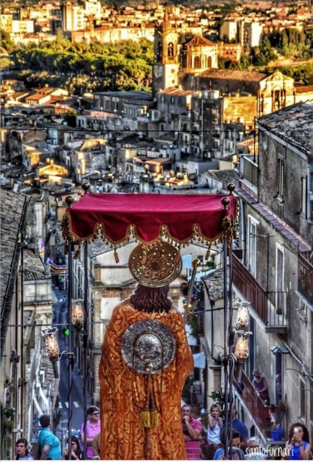 Il Loto Apartment Caltagirone Luaran gambar